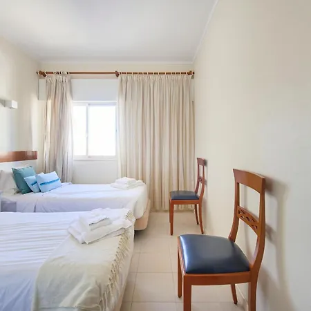 Cosy 2 Bedroom Ap Near The Da Rocha بورتيماو